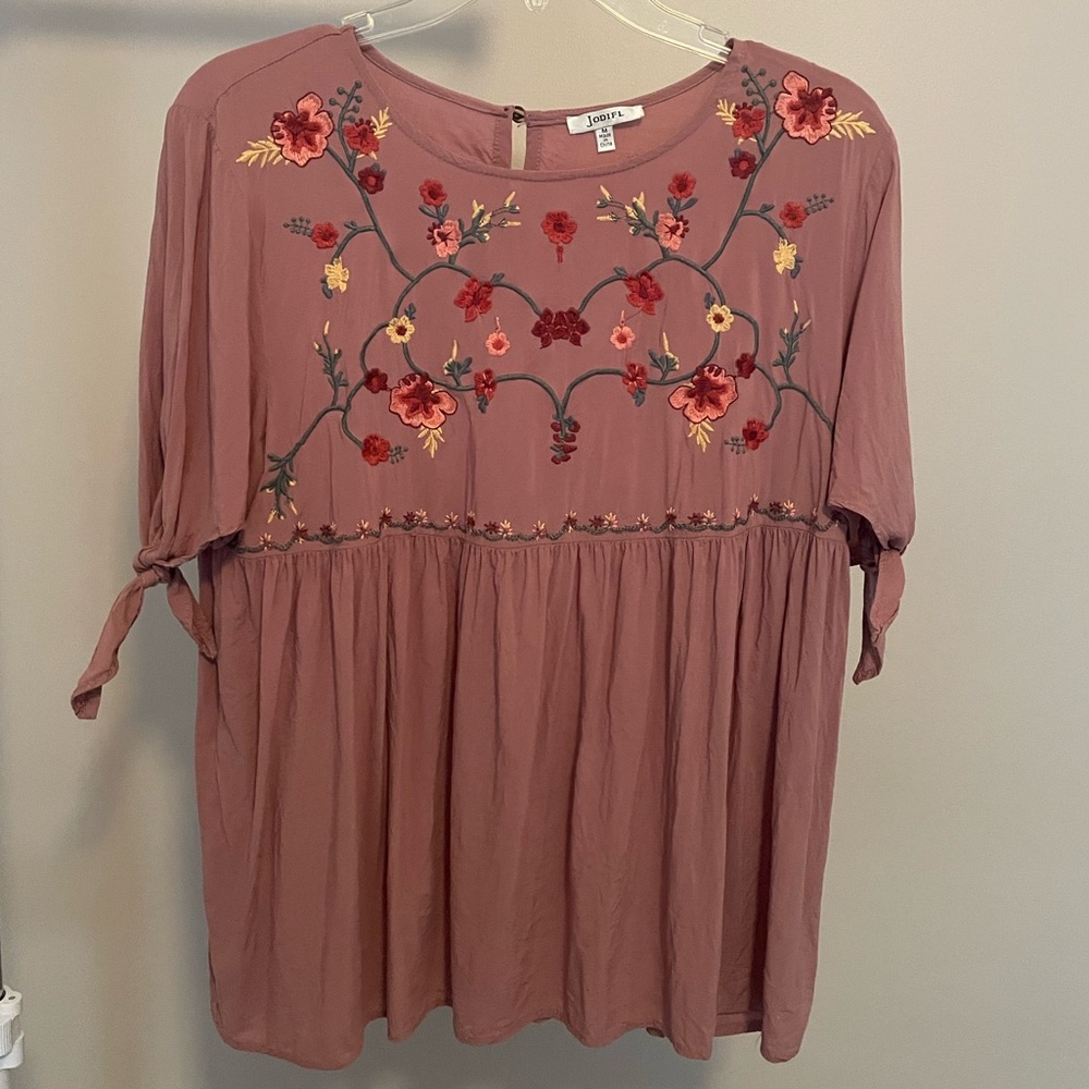 Embroidered Floral Blush Top | Size Medium
